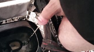 Questa sera inculo e piscio in bocca a tua moglie