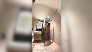 La puttana di Milano si fa scopare brutalmente in doccia