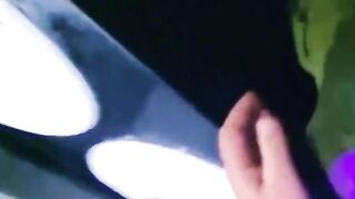 Quasi sgamati a scopare al bagno pubblico