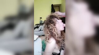 FORZA PORCO ! SPINGILO IN GOLA ALLA TUA TROIA !