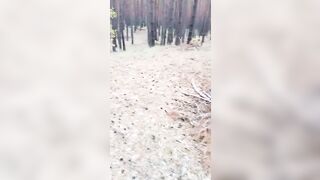 Puttana mantovana succhia cazzo di lui in pubblico