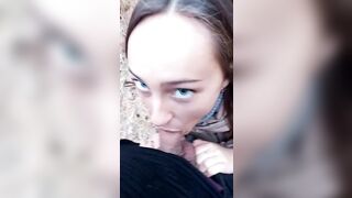 Puttana mantovana succhia cazzo di lui in pubblico