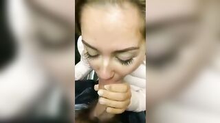 Anteprima del video: La zoccola me lo suka in ascensore