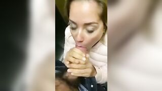 La zoccola me lo suka in ascensore