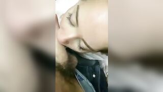 La zoccola me lo suka in ascensore