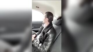 Milf italiana scopata in taxi dall'amante maiale