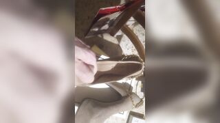 Anteprima del video: Le scarpe di Ilaria