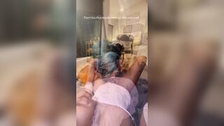 Negre transessuali si scambiano succhiate di cazzo e leccate di sborra