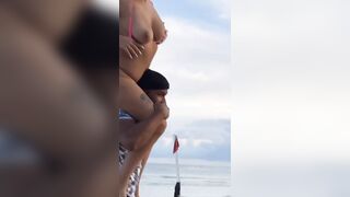 Amica troia mostra le tette grosse