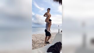 Amica troia mostra le tette grosse