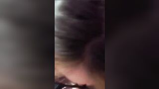 Fidanzata occhialuta spompina come una disperata