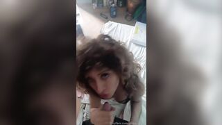 Ragazza riccia chiavata da bel cazzone duro