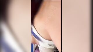 Biondona dalle tette spazial isi diverte coldildo