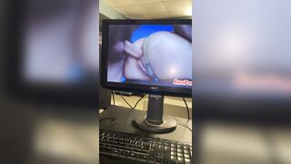 mi masturbo guardando un video su amaporn. chiedimi video personalizzati