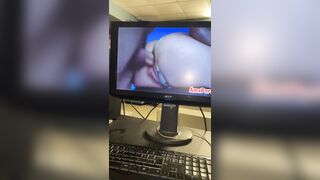 mi masturbo guardando un video su amaporn. chiedimi video personalizzati