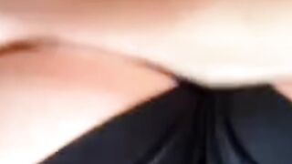 Le piace quando la prendo all'improvviso senza togliere gli slip...