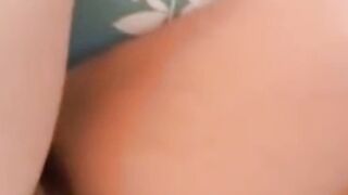 Le piace quando la prendo all'improvviso senza togliere gli slip...