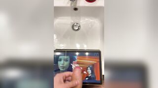 Doppia sborra su asian e black due gnocche