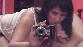 Francesca mi succhia e lo filma con la telecamera