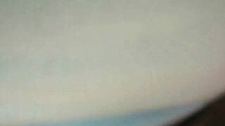 La signora a gambe aperte