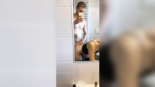 Scopata come una vacca alla pecorina nel bagno del cinema