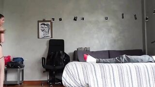 Il bull se la ingroppa e lei umilia il suo cornuto