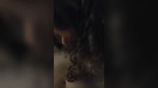 Dicoerttenne puttana lo succhia al compagno di scuola