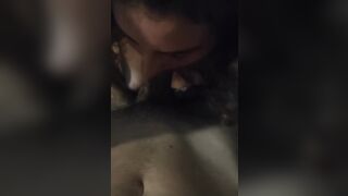 Dicoerttenne puttana lo succhia al compagno di scuola