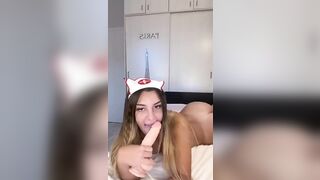 Crocerossina troia soddisfa la sua insaziabile voglia di uccello