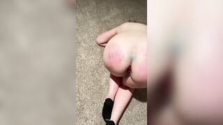 La fidanzata sgualdrina viene sculacciata duramente