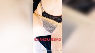 Sonia Grey si masturba