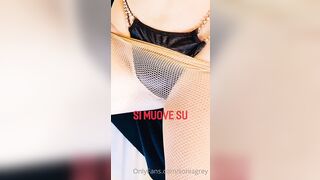 Sonia Grey si masturba