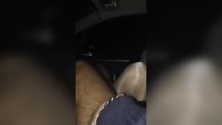 Mia moglie in macchina con guardone