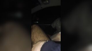 Mia moglie in macchina con guardone