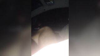 Mia moglie in macchina con guardone