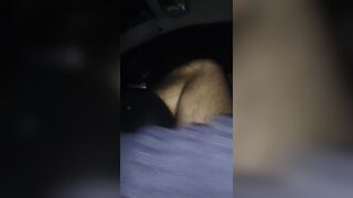 Mia moglie in macchina con guardone