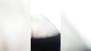 Mia moglie in macchina con guardone