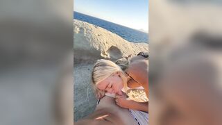 Troia italiana fa pompino in spiaggia