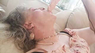 Susanna gola profonda grosso ed enorme uccello