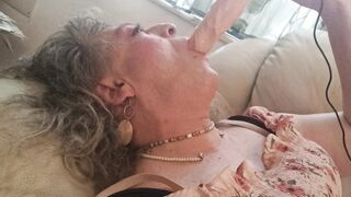 Susanna gola profonda grosso ed enorme uccello