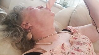 Susanna gola profonda grosso ed enorme uccello