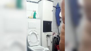 Moglie nuda in bagno 2