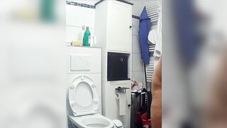 Moglie nuda in bagno 2