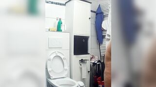 Moglie nuda in bagno 2