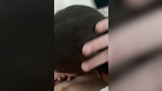 Due puttane italiane che se la spassano con uno strallone