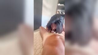 Mi spompina e se lo mette dentro fino alle palle