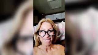 Milfona italiana succhia cazzi in diretta live