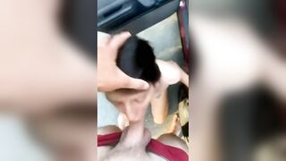 Gran puttana fa pompino con ingoio in strada