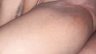 Negro incula la trans sborrandole il pube