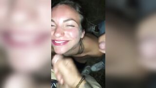 Puttana se la spassa con amici fuori la discoteca